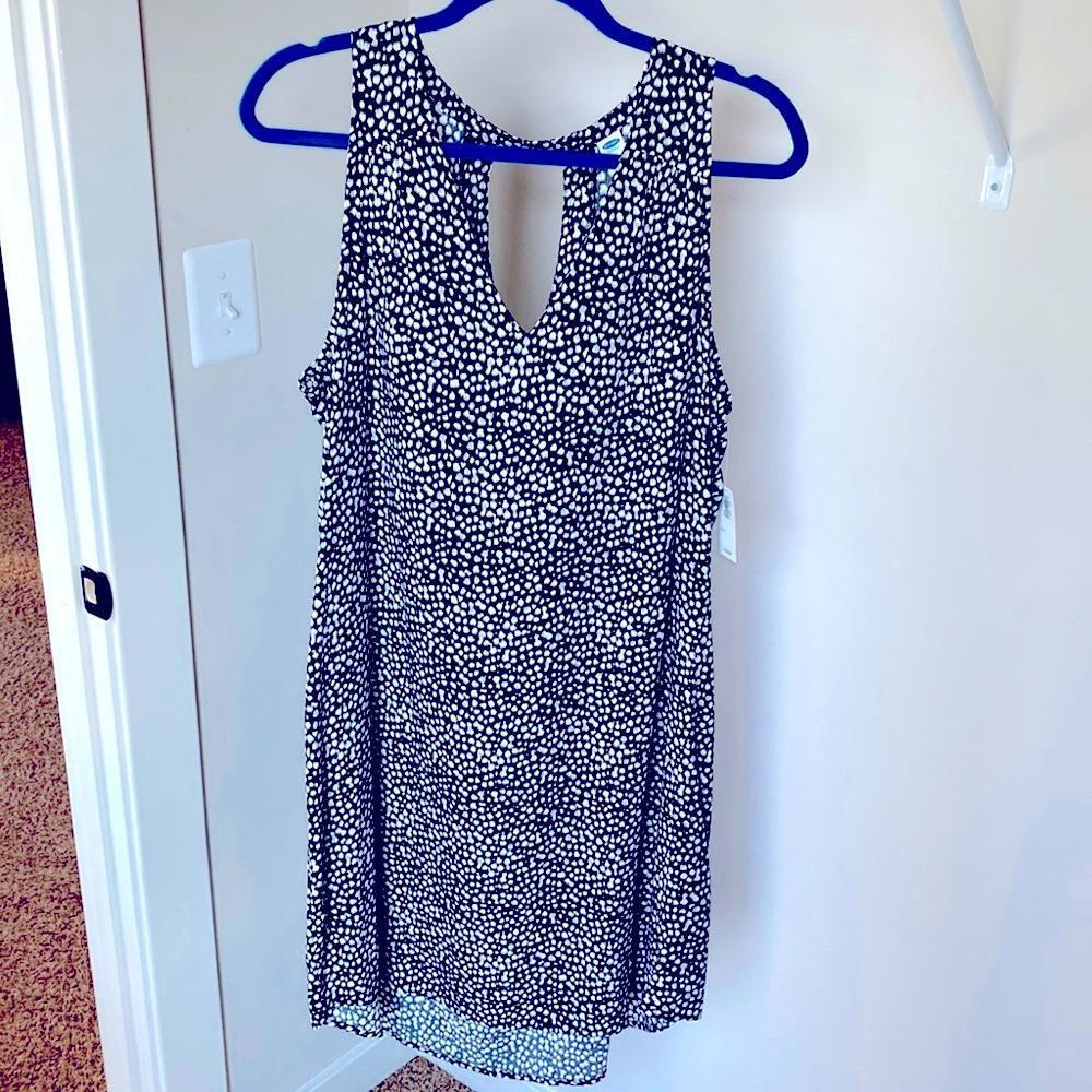 NWT Old Navy V neck Patterned Dress